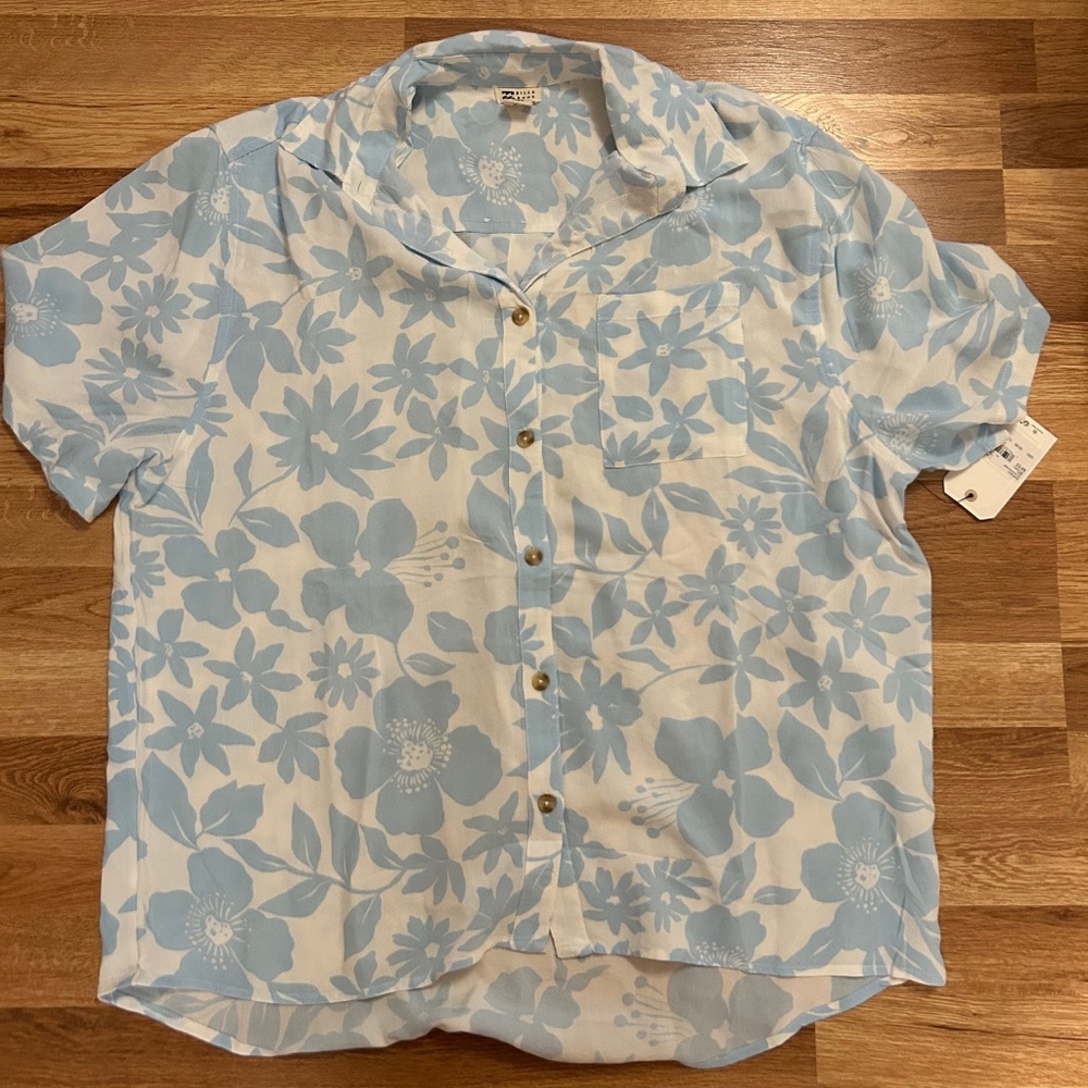 NWT Billabong women’s On Vacation Shirt in Bliss Blue